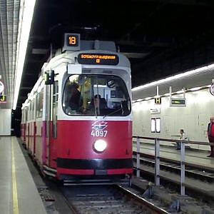 Vienna Trams Haupbahnhof - Wien Strassenbahn - YouTube