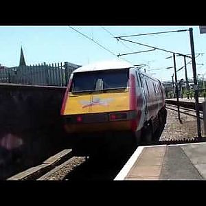 Doncaster Station with LNER and Azuma - YouTube