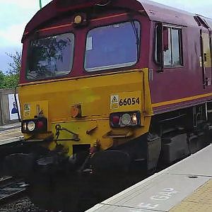 Upstairs and Downstairs at Tamworth Station - YouTube