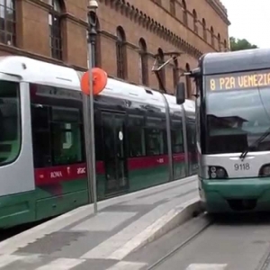 Tranvia de Roma - Piazza Venezia - Rome Trams - YouTube
